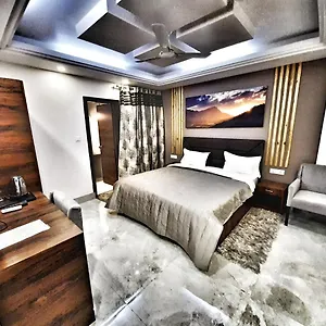 Aerocity Purple Orchid Nueva Delhi